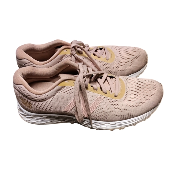 NEW BALANCE WOMEN'S SIZE 7.5 SOFT PINK RUNNING SHOES SNEAKERS. - Picture 4 of 6